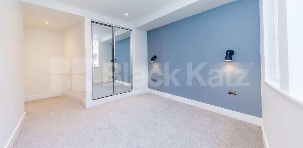 			LUXURY NEW 3 BED, 3 BATH WITH BALCONY!, 3 Bedroom, 1 bath, 1 reception Flat			 Cliff Villas, CAMDEN